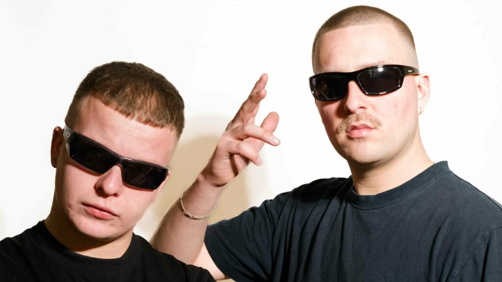 $ONO$ CLIQ on tour. Book now with FME Booking