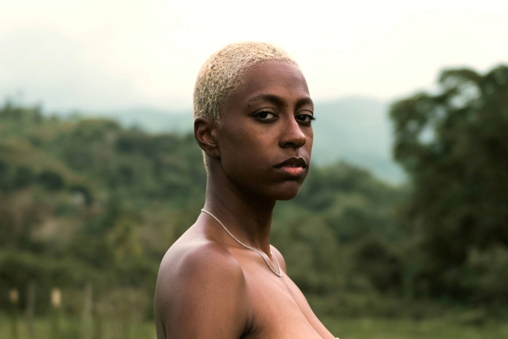 anaiis on tour. Book now with FME Booking