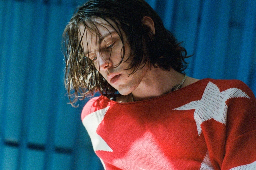 Elias Rønnenfelt on tour. Book now with FME Booking