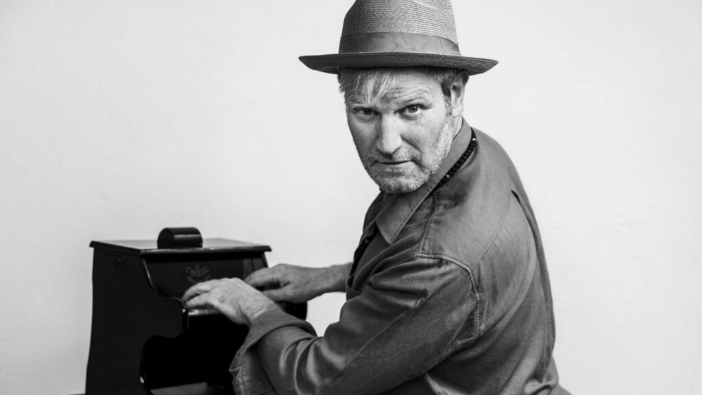 Esben Just on tour. Book now with FME Booking