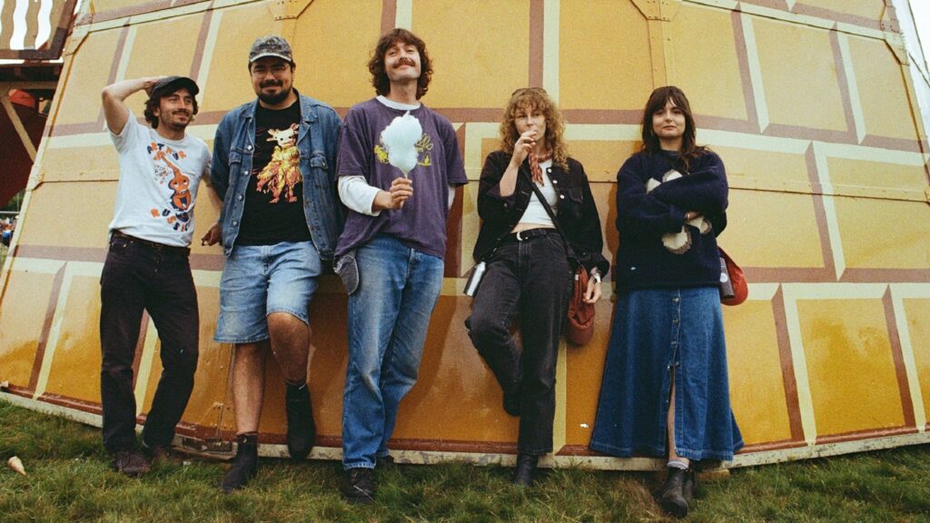 Brown Horse on tour. Book now with FME Booking