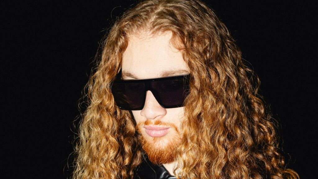 Paves16 on tour. Book now with FME Booking