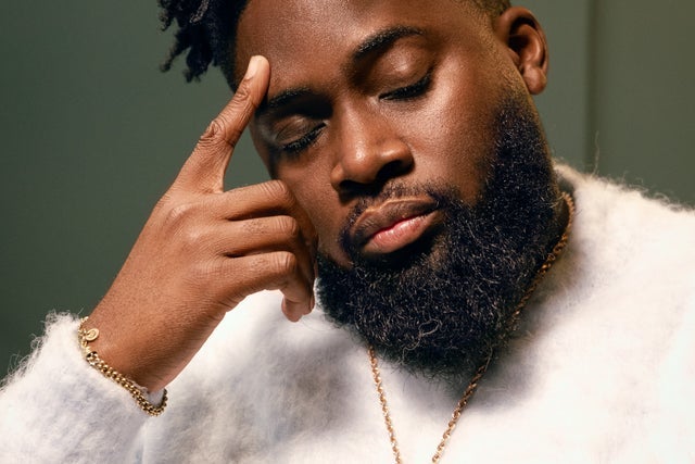 Juls on tour. Book now with FME Booking