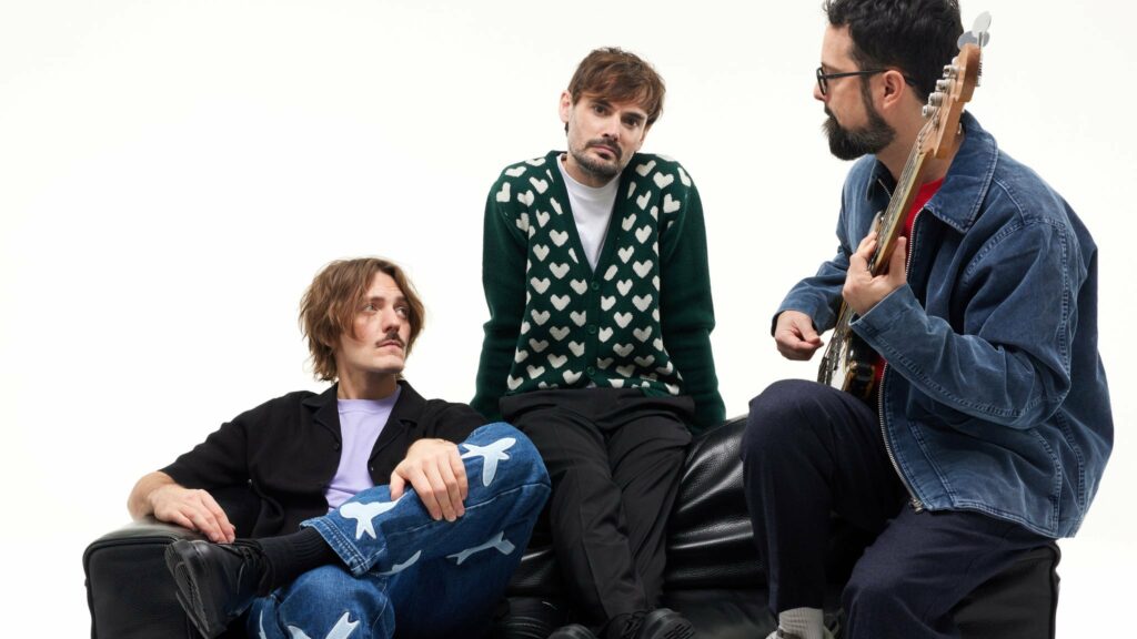 Puggy on tour. Book now with FME Booking