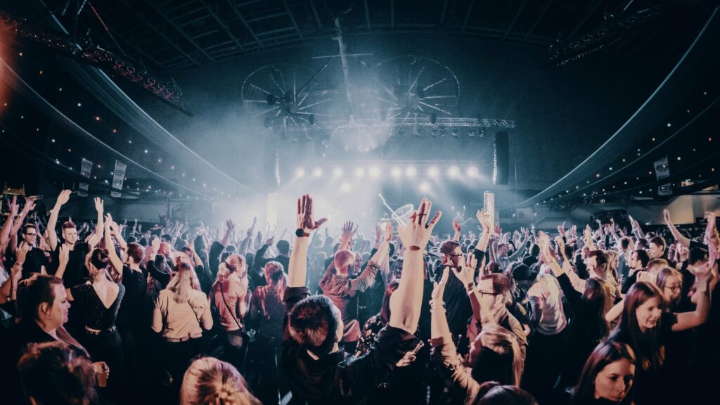 Quotenfete on tour. Book now with FME Booking