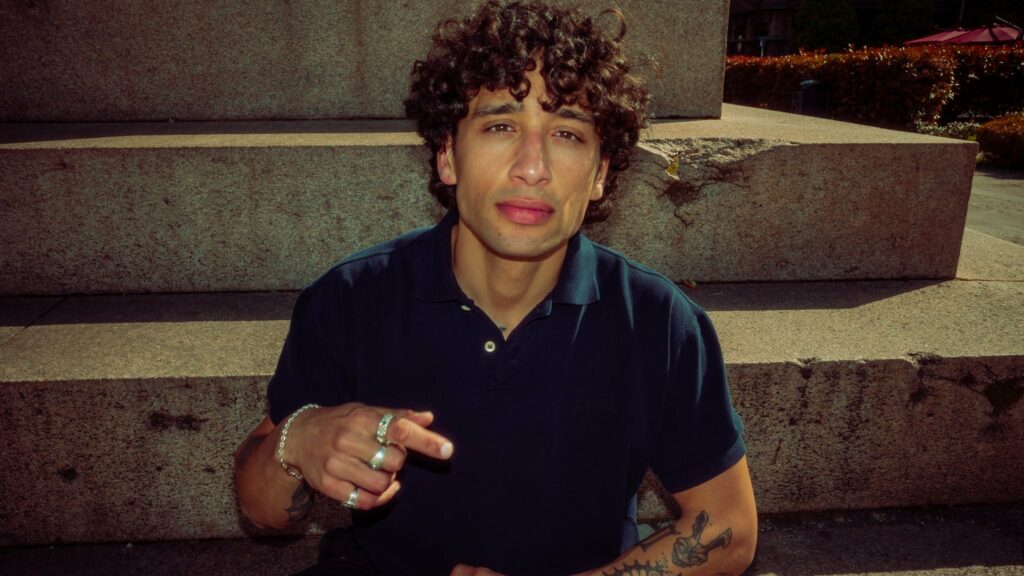 khakikid on tour. Book now with FME Booking