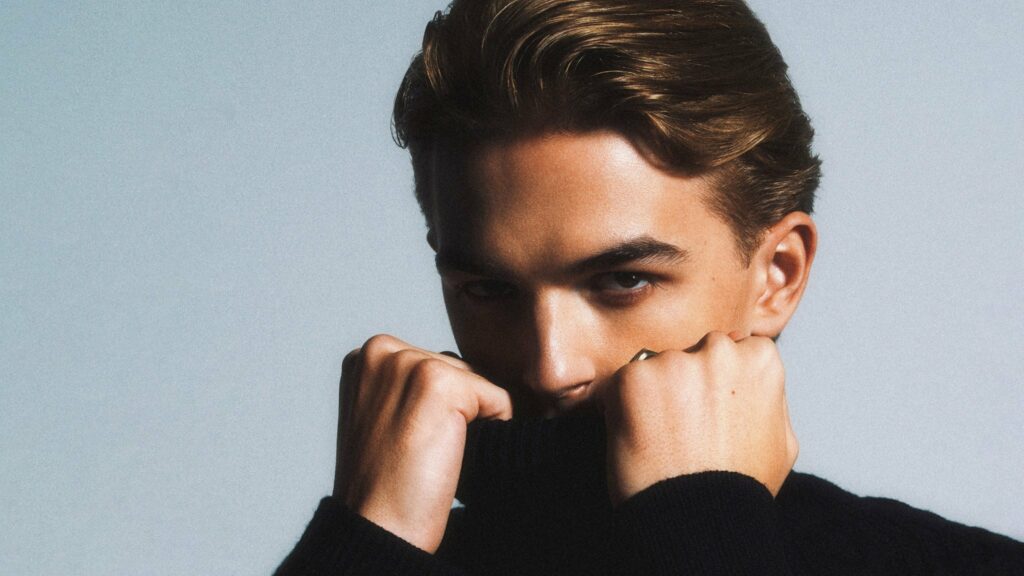 Antoon on tour. Book now with FME Booking