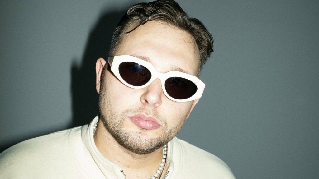 Malugi on tour. Book now with FME Booking