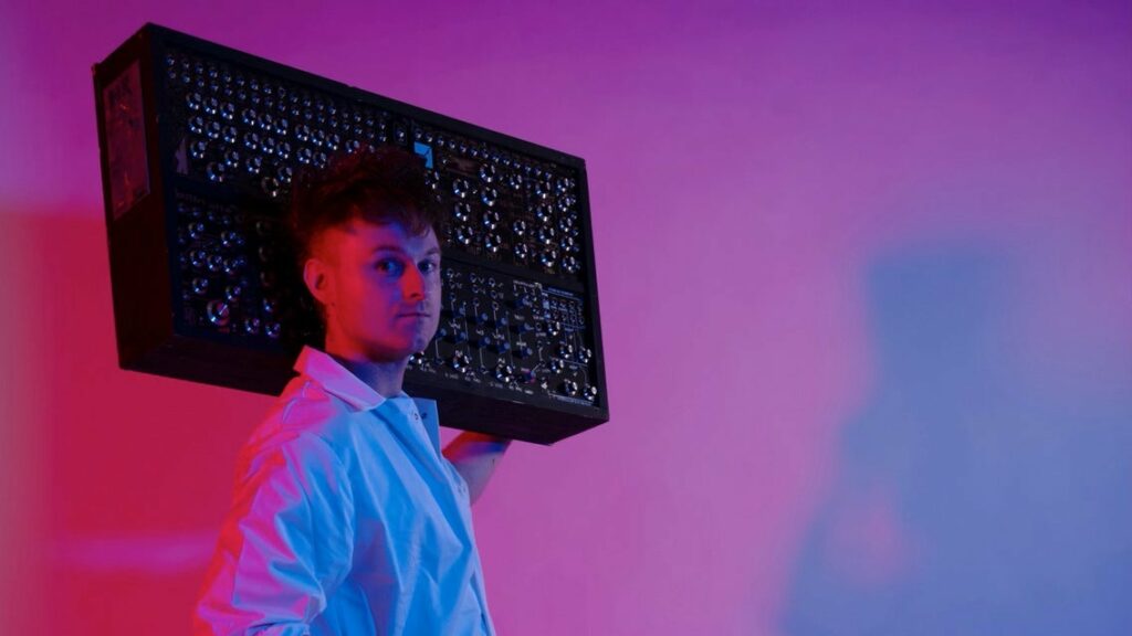 Look Mum No Computer on tour. Book now with FME Booking