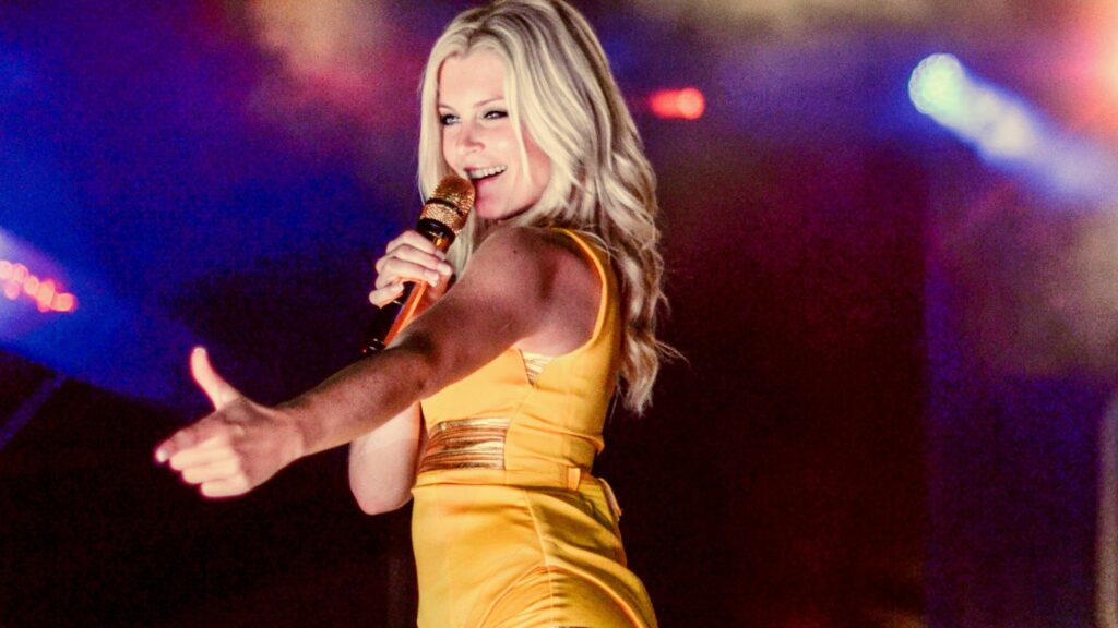 Victoria - Das Helene Fischer Double on tour. Book now with FME Booking