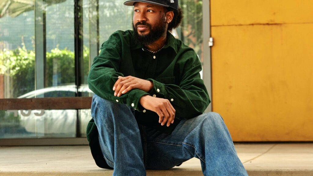 Lute on tour. Book now with FME Booking