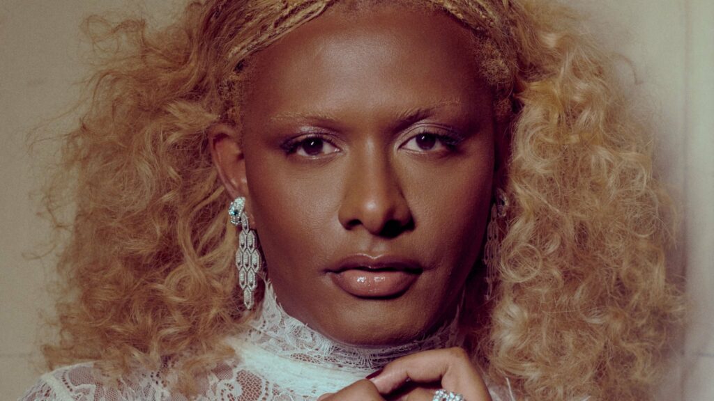 Liniker on tour. Book now with FME Booking