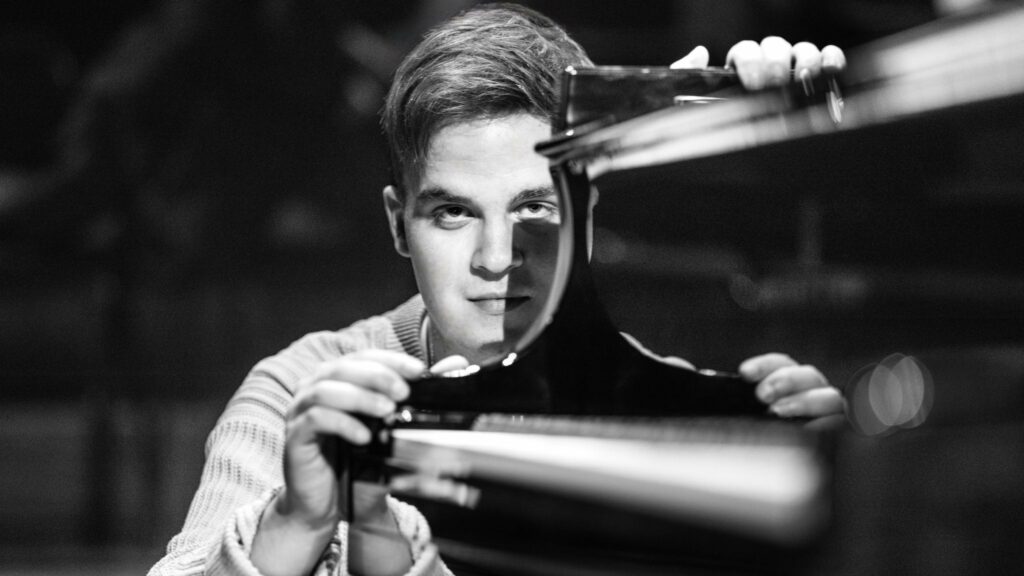 Levi.Sct on tour. Book now with FME Booking