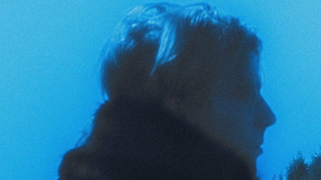 Holdo on tour. Book now with FME Booking