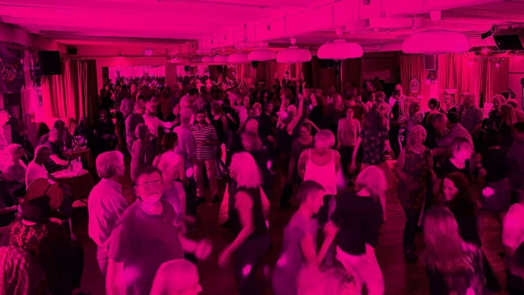 Tanz im Glück on tour. Book now with FME Booking