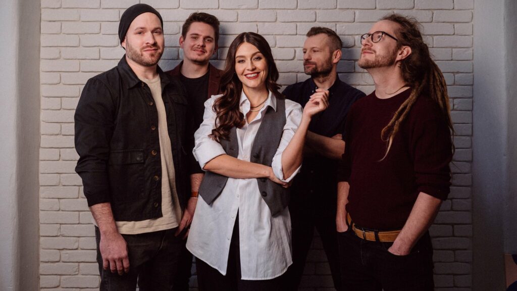 Kateřina Marie Tichá a Bandjeez on tour. Book now with FME Booking