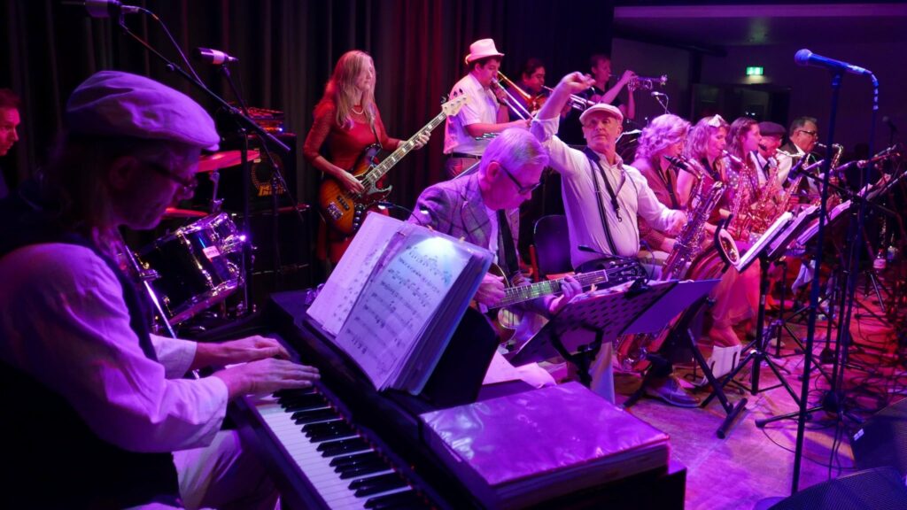 Shiny's Ballroom - Lola Swingt! on tour. Book now with FME Booking